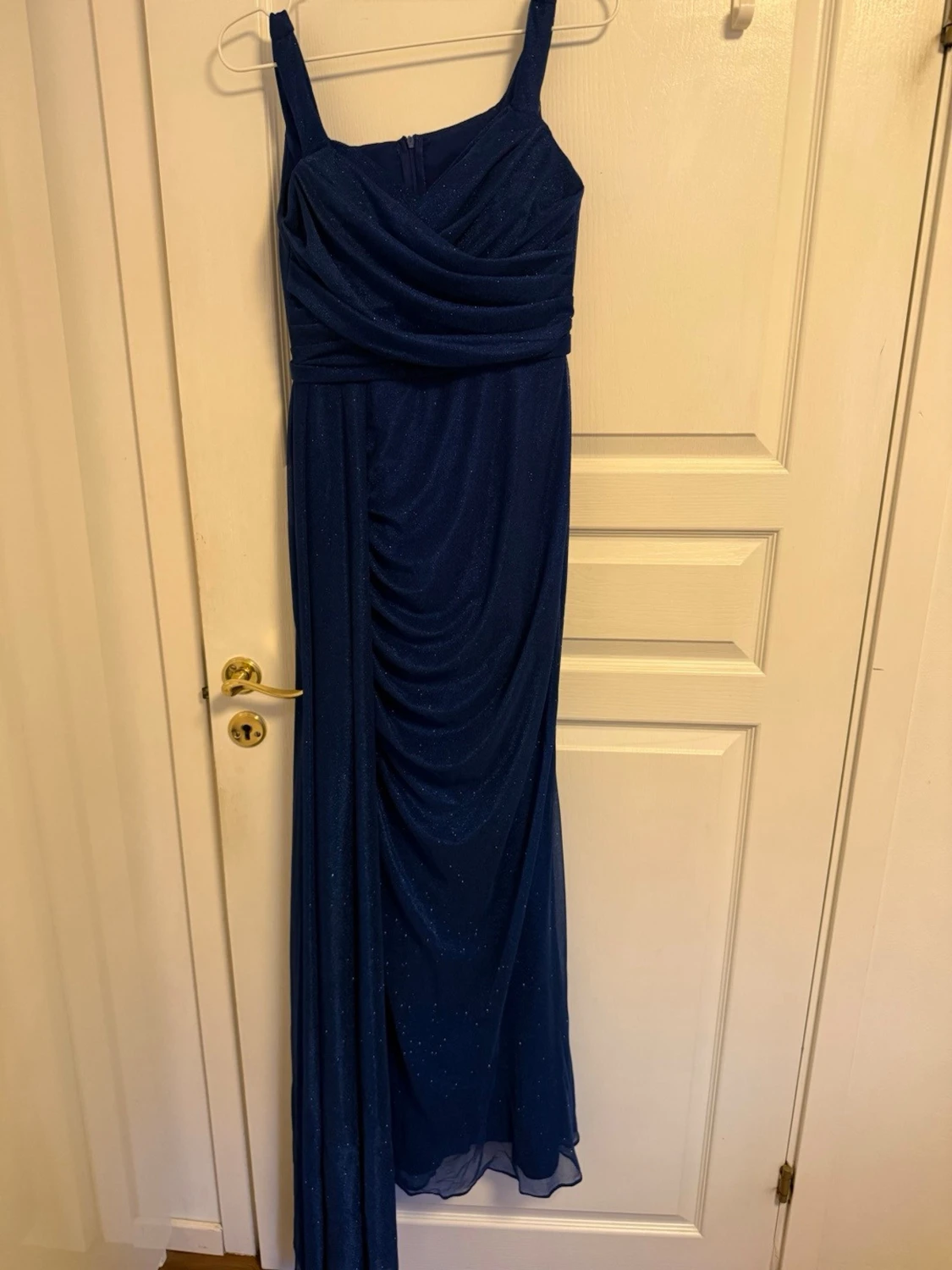 Marinblå glittrig långklänning - 3