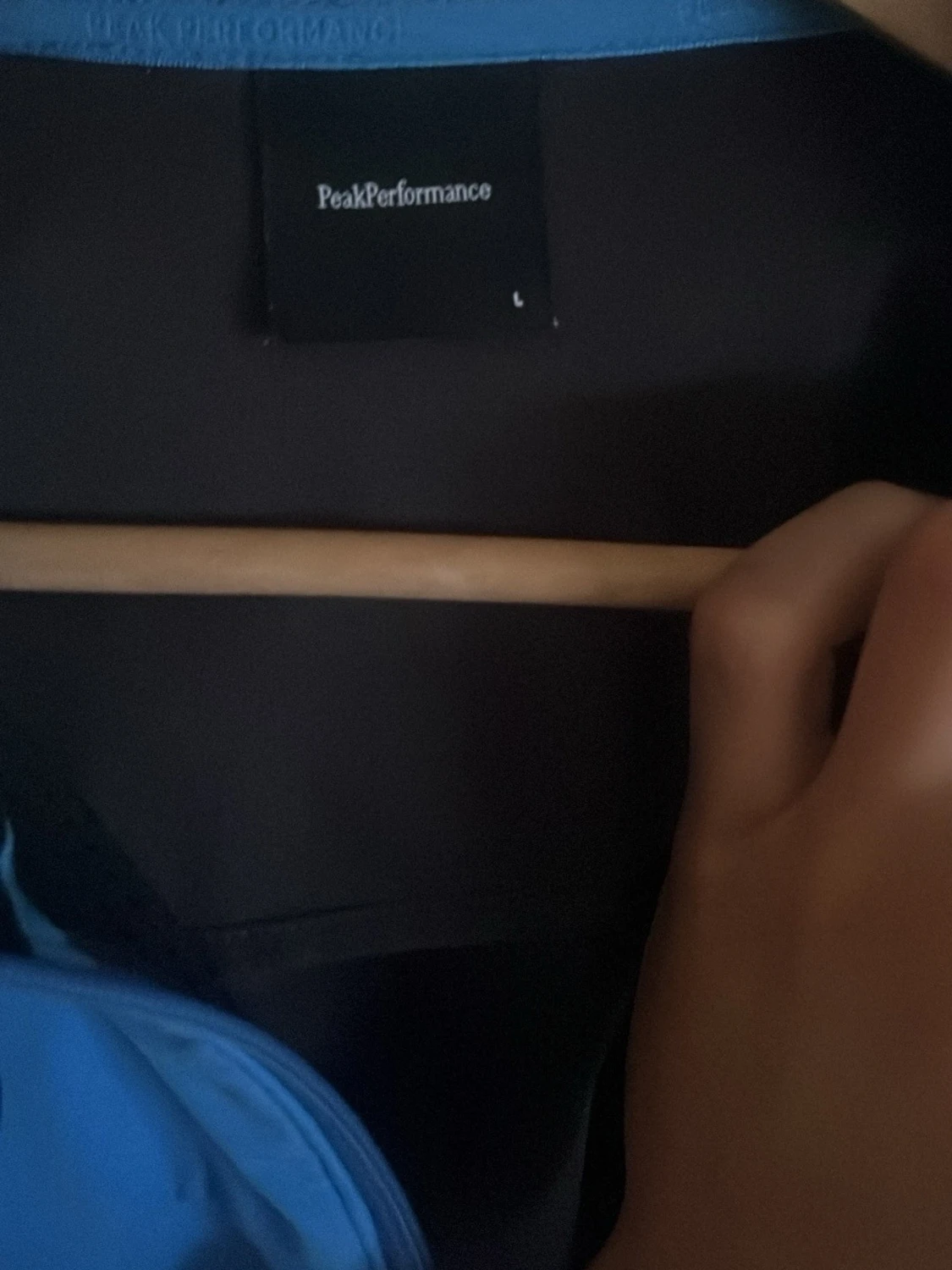 Mörkblå pufferjacka från Lawrence Grey/ peak performance ljus blås storlek L passar både m och s liten i storleken  - 4