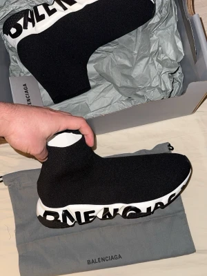 Balenciaga Speed sneakers svart/vit - Använda 2-3 gånger max, som nya. Pris kan diskuteras 