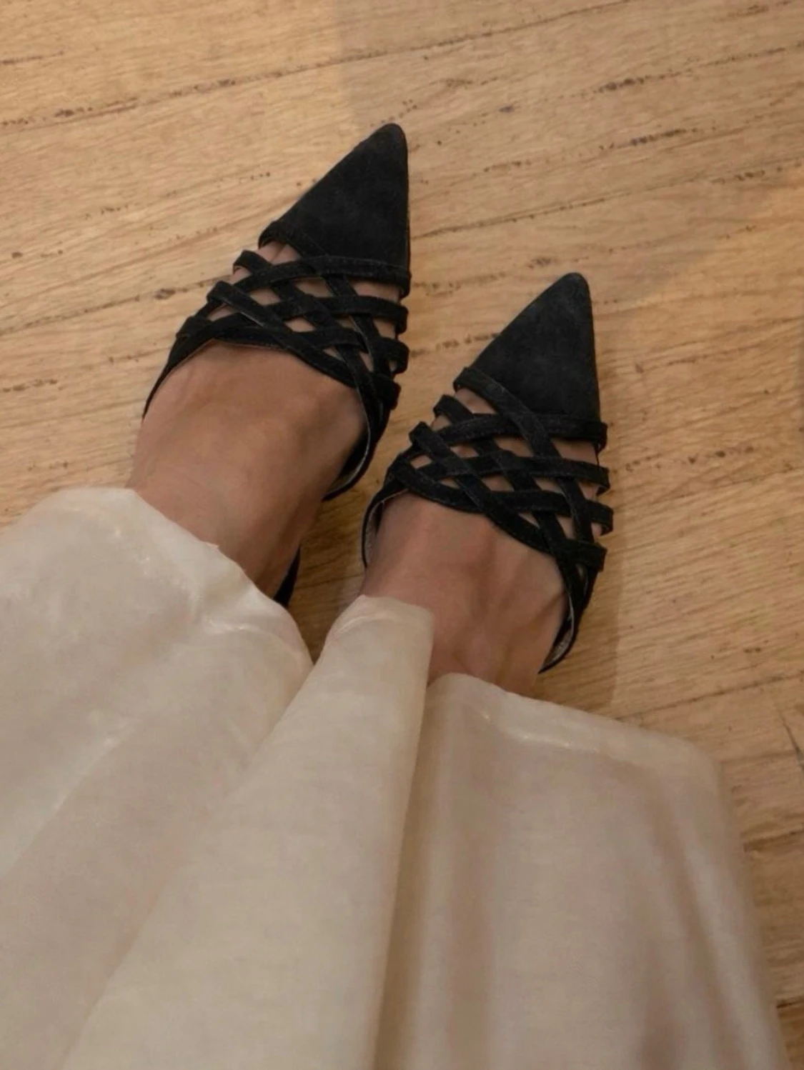 Svarta pumps i mocka från H&M