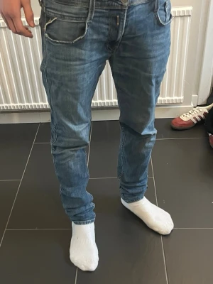 Replay anbass - Replay anbass i strl 30/30. Snygga slitningar och riktigt bra passform. Skriv vid frågor