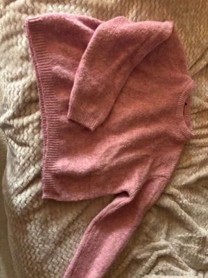 Stickad tröja  - Från lager, oanvänd 