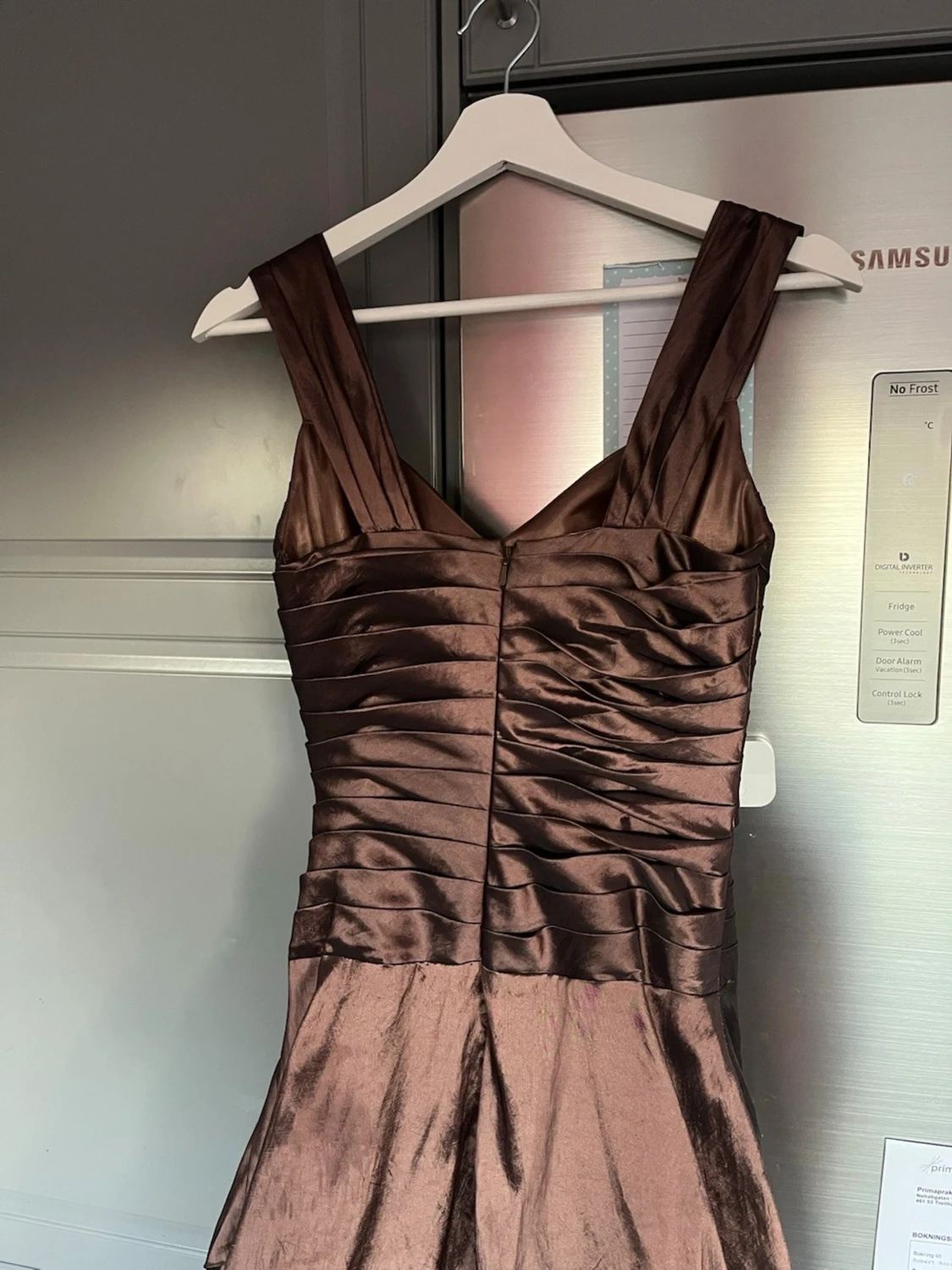 Brun långklänning i satin/ balklänning  - 3