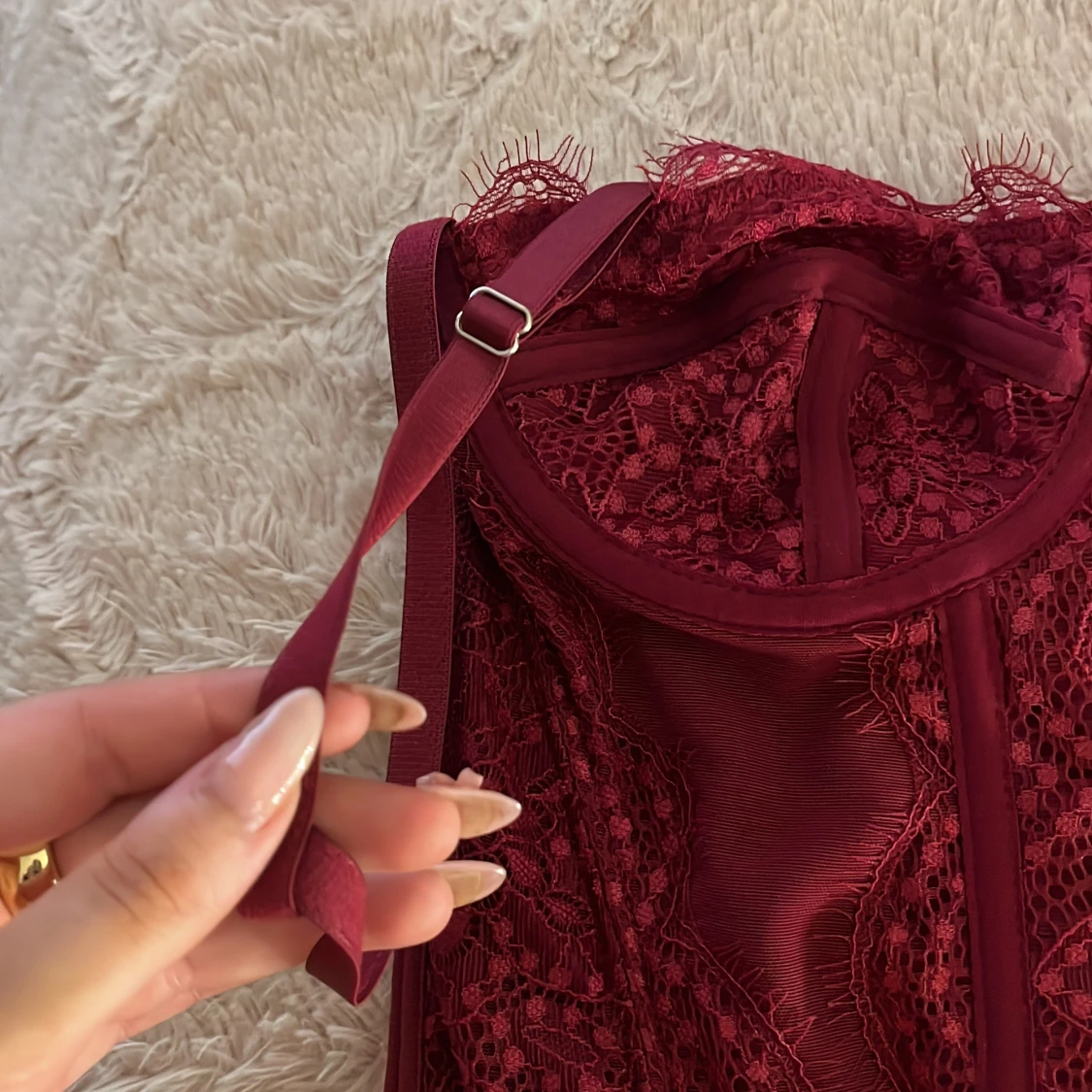 Vinröd spetskorsett  - 4