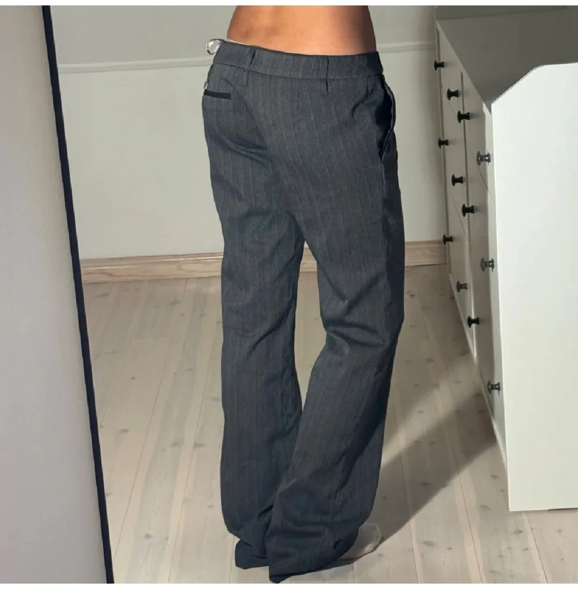 Grå kostymbyxor  - 1