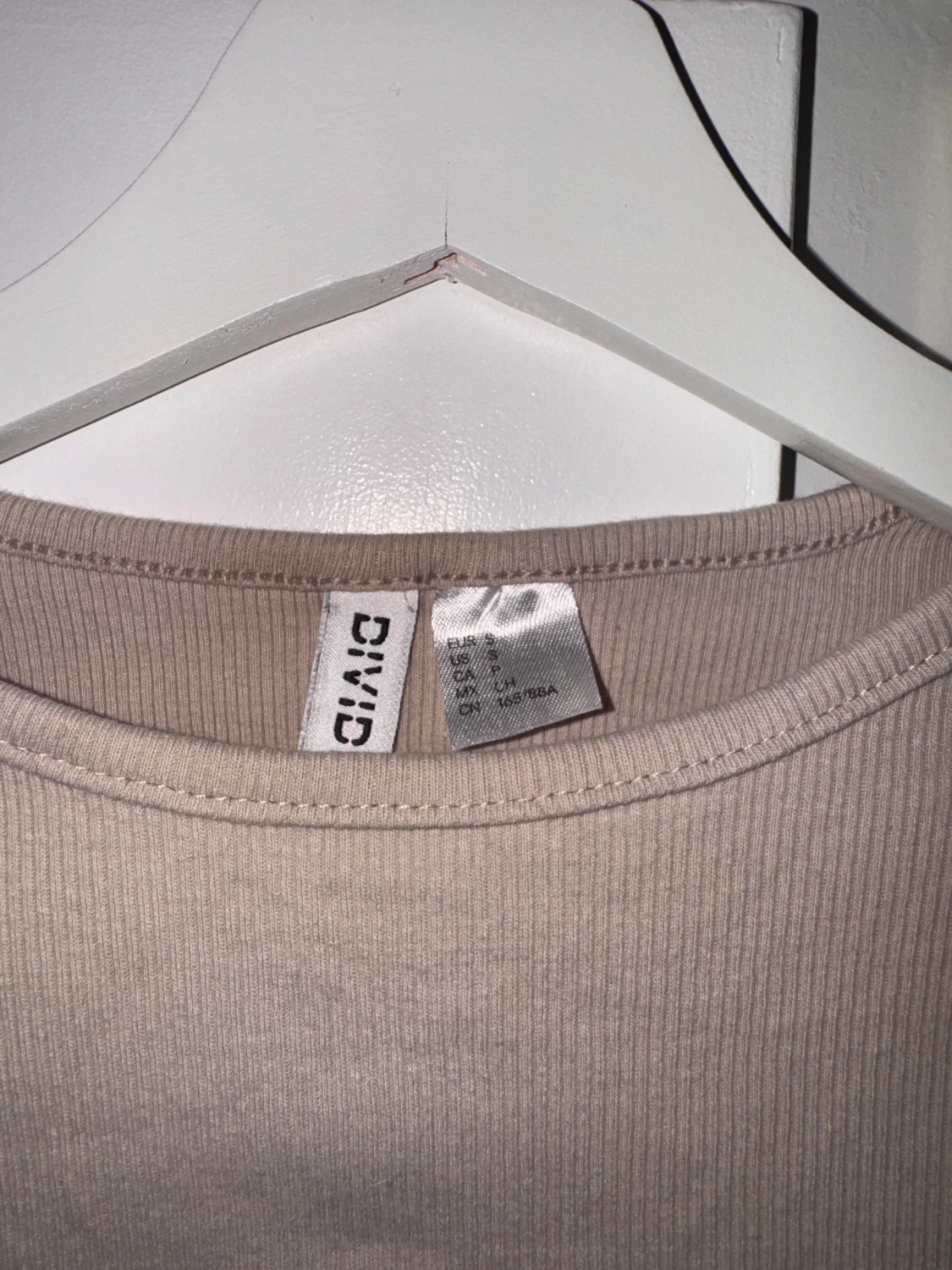 Beige ribbad T-shirt från hm - 1