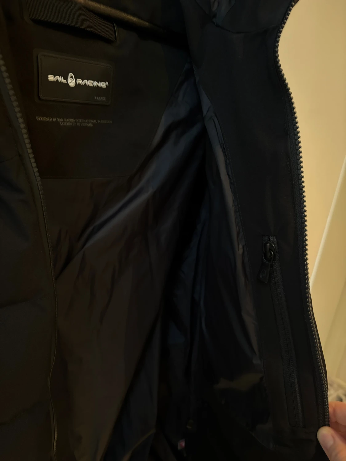 Svart pufferjacka från Sail Racing - 4