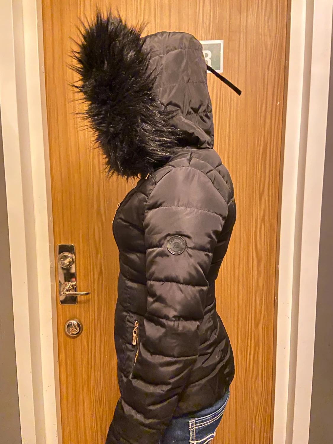 Svart pufferjacka med fuskpäls från Roco Baroco - 3