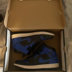 Jordan 1s Hyper Royale  - Inköpta för 1000kr säljer pga att jag inte använder dom längre 