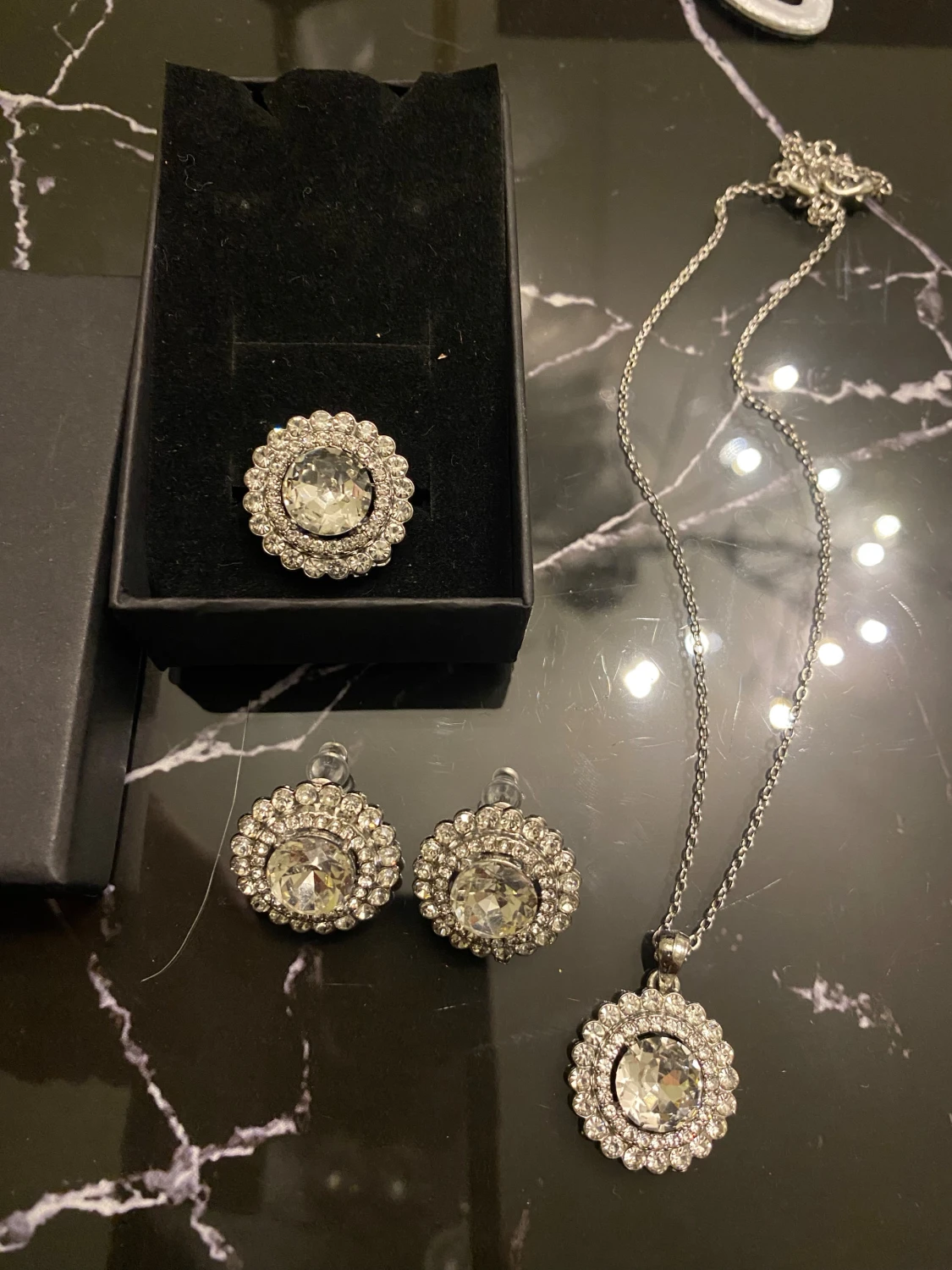 Smyckesset i presentask - 1