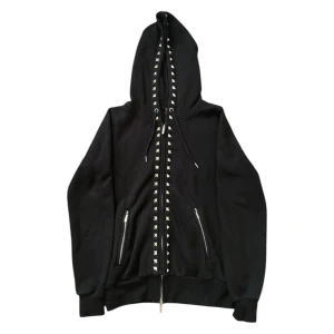 Studded hoodie - Passar dam också pris kan diskuteras