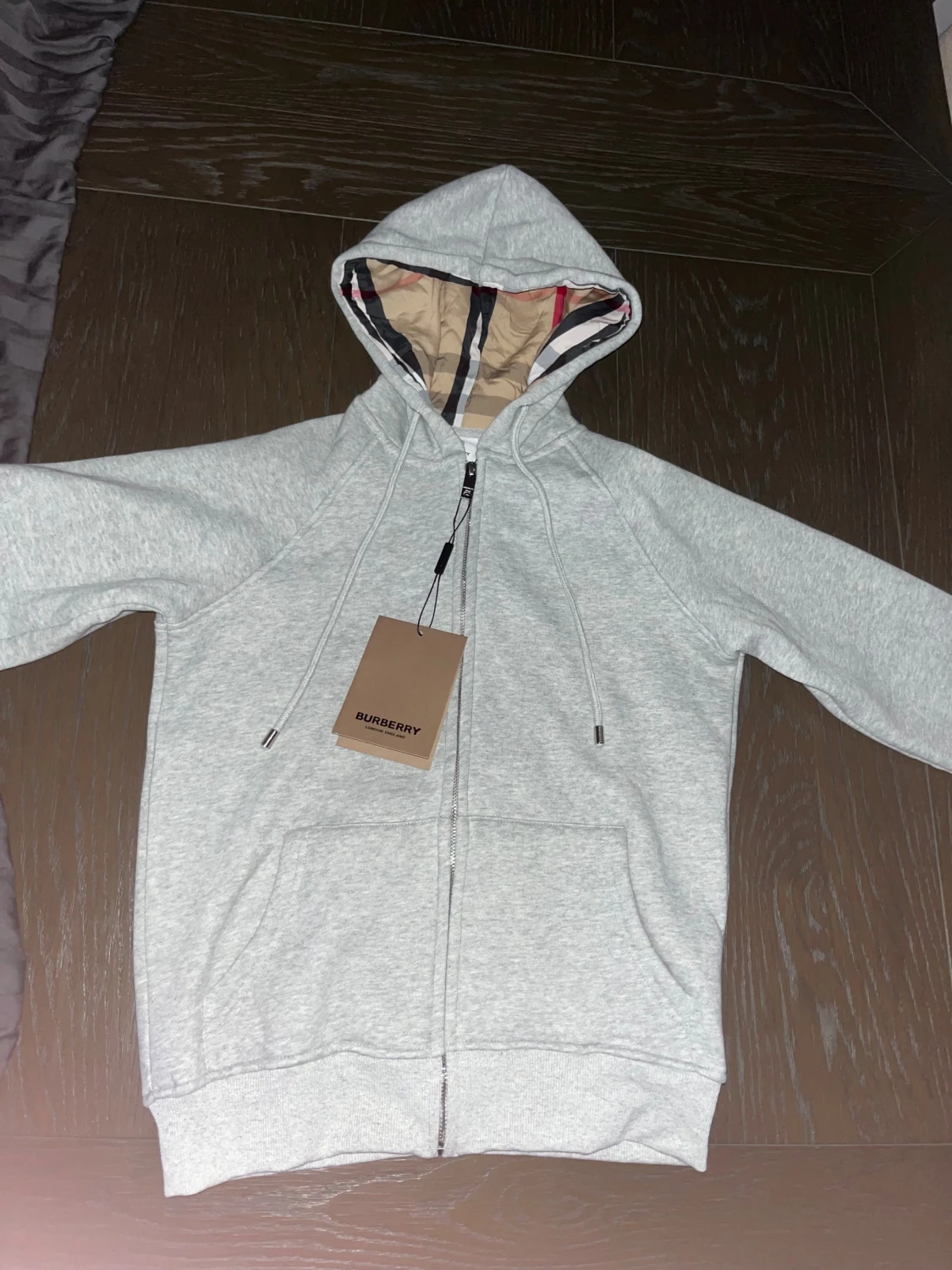 Grå hoodie från Burberry med dragkedja - 1