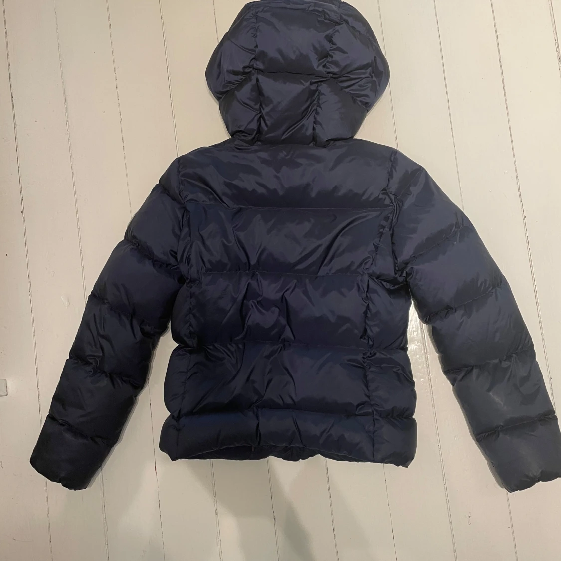 Mörkblå dunjacka från Gant med huva - 1