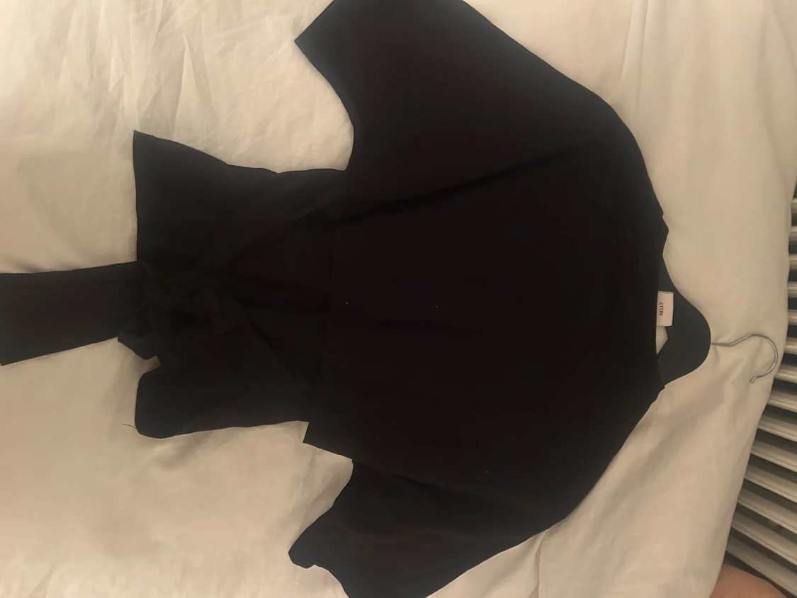 Open back tie tee från Nelly - 2