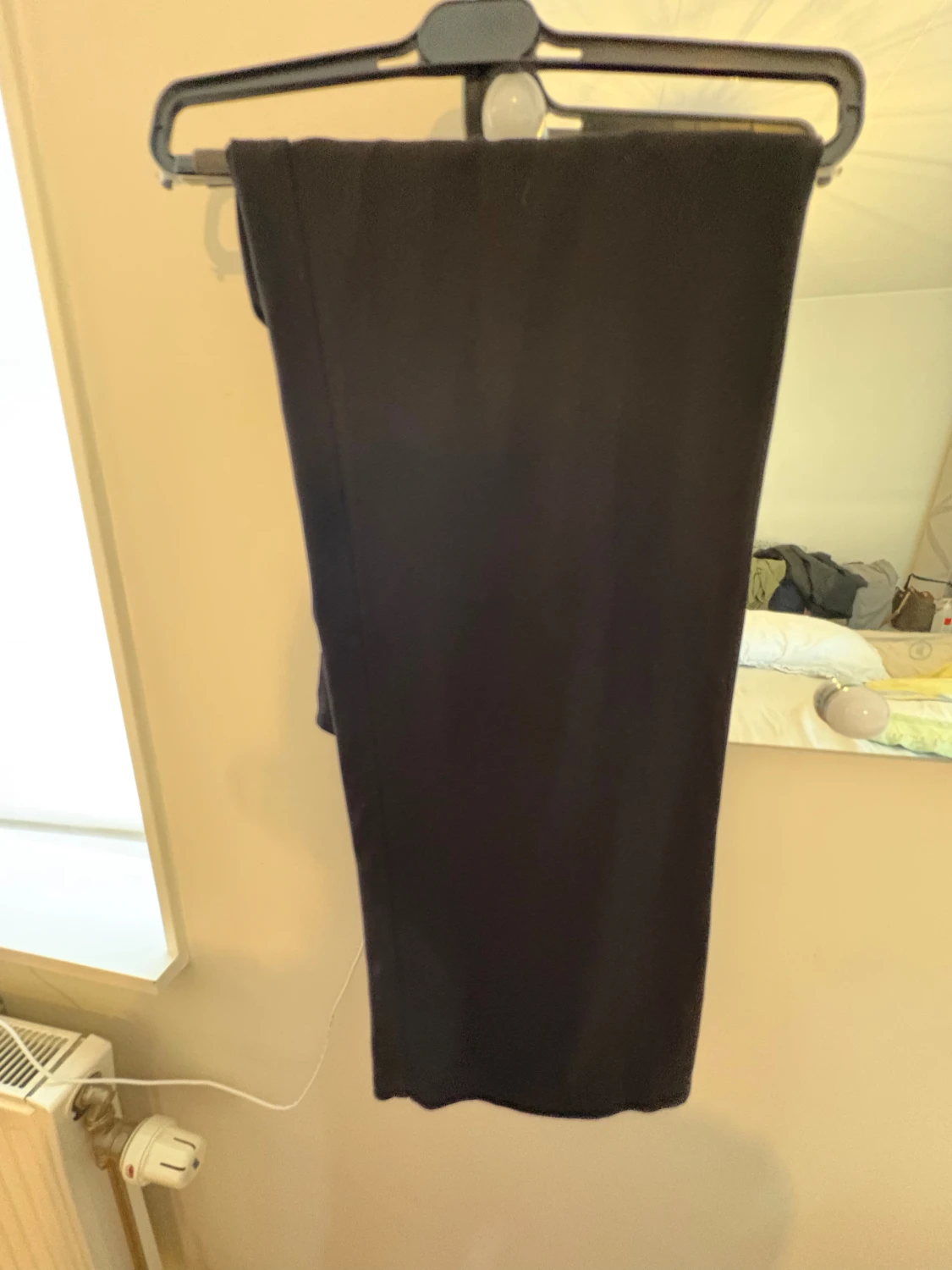 Svarta vida byxor från BikBok M - 3