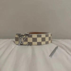 Vitt bälte - Oanvänt helt nytt