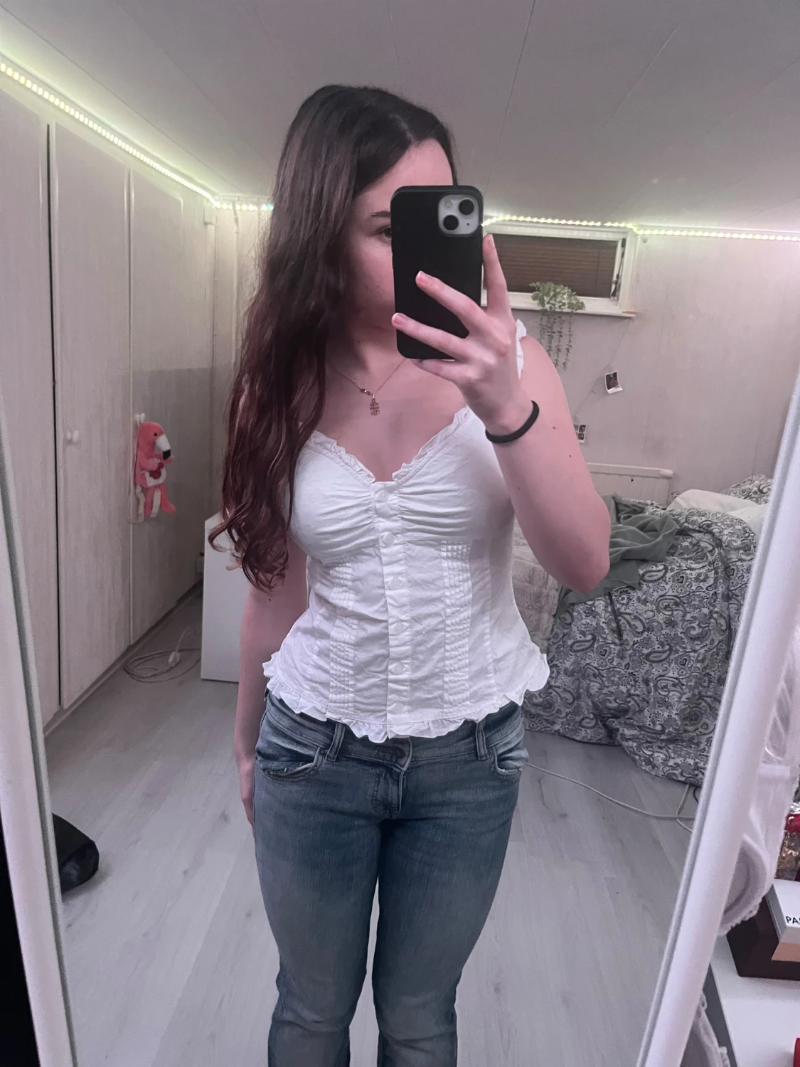 Vit blus med volang och knappar - 3