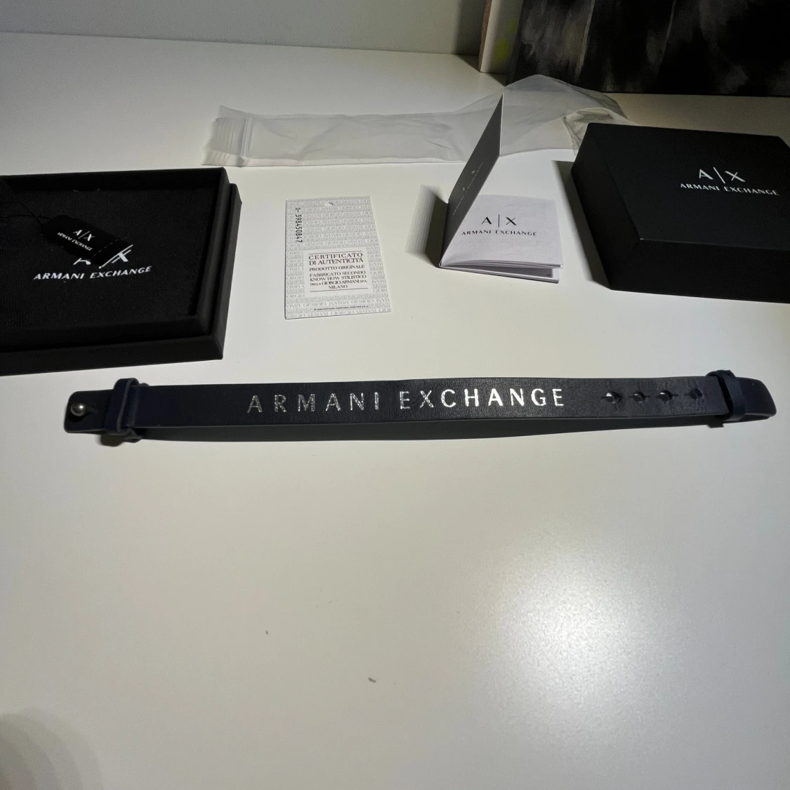 Mörk och ljus blå armband från Armani Exchange