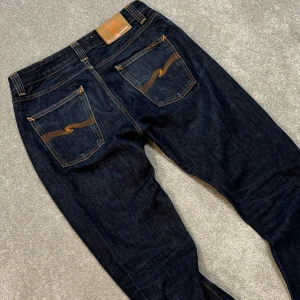Nudie Jeans - Nudie Jeans | Modell: Big Bengt | Skick 9/10, Väldigt bra | Nypris ca 2500kr | Mitt pris 699kr | Midjebredd: 40cm Ytterbenslängd: 108cm | Kom gärna pm vid frågor eller funderingar | Postas eller möts upp i Gävle!