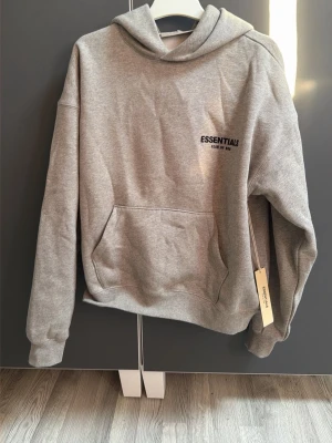 Essentials hoodie - Essentials hoodie helt ny passar som M/L