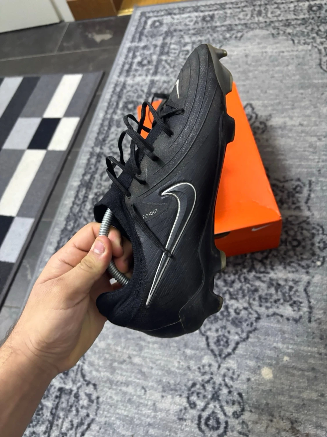 Svarta Nike fotbollsskor med snörning - 4