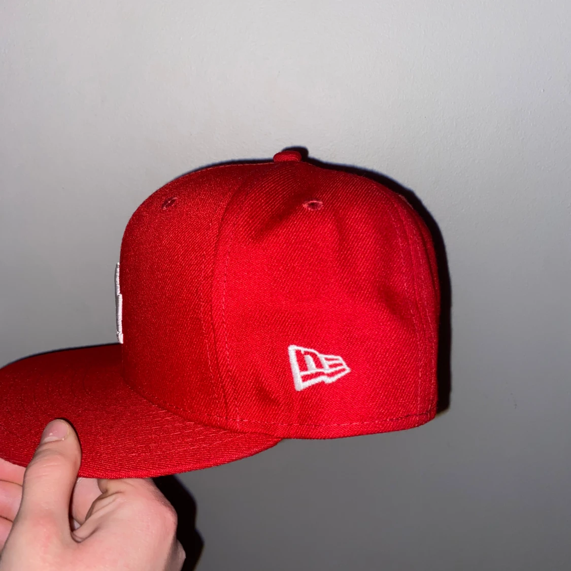 Röd LA New Era keps med brodyr - 2