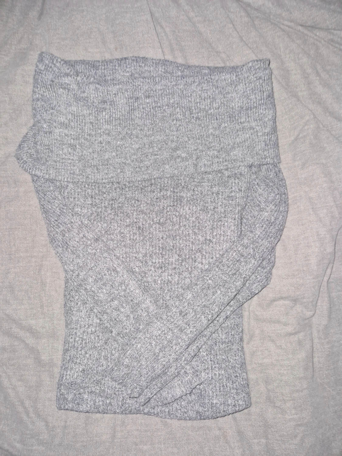 Grå offshoulder tröja  - 1