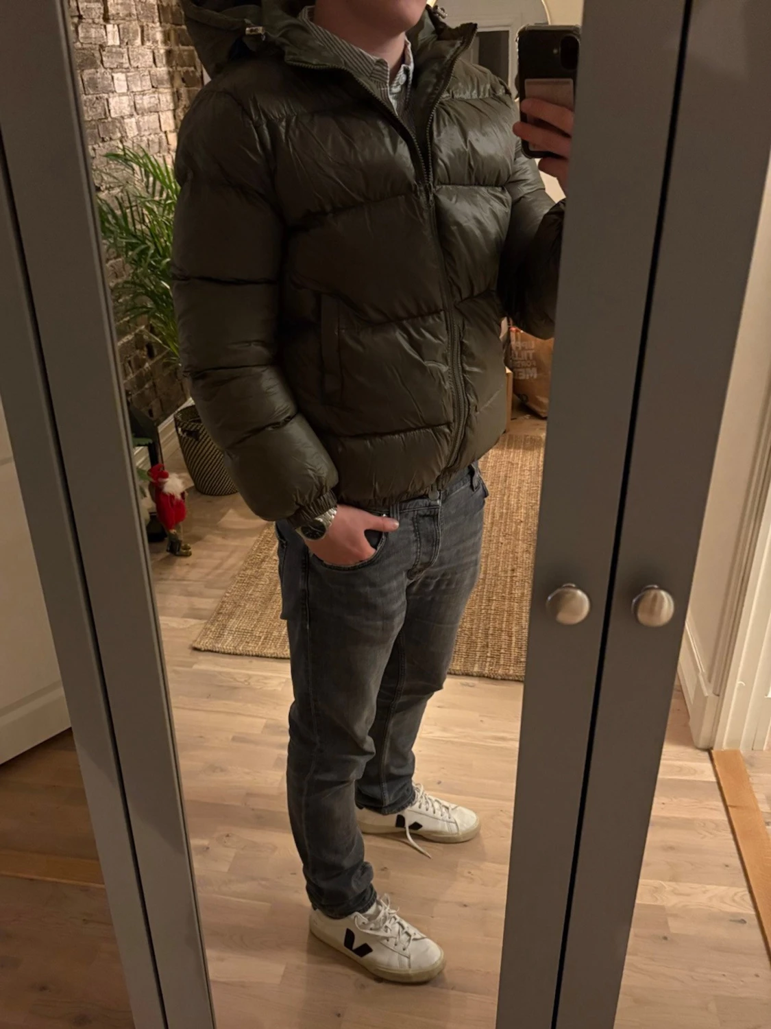 Olivgrön pufferjacka med huva