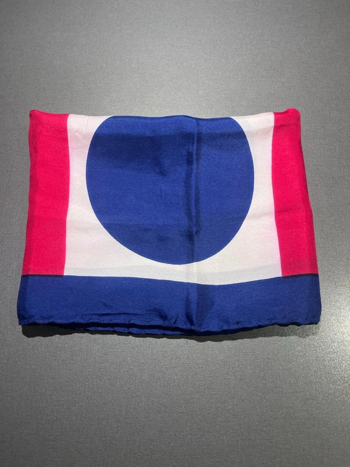 Scarf med grafiskt mönster