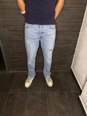 Jack & Jones jeans - Snygga Jack & Jones jeans med hål! Nypris: 999 Skick: 9,5/10