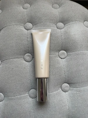 CAIA Liquid Highlighter 50ml - Flytande highlighter från CAIA. Aldrig använd helt ny. 