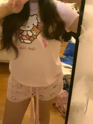 Hello Kitty pyjamas - Hello kitty pyjamas från New Yorker i storlek S