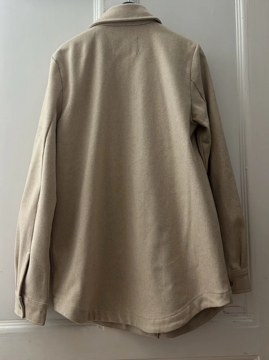 Beige overshirt från Bik Bok - 2