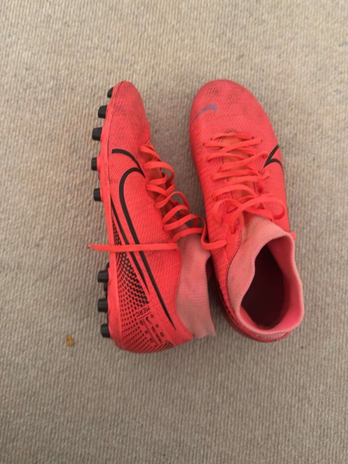 Röda Nike fotbollsskor med dobbar - 1