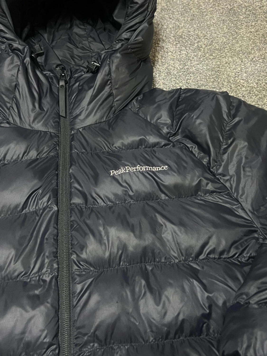 Svart Peak Performance dunjacka - 1