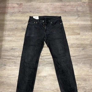 Svarta jeansbyxor från Hm - Svarta Jeans från HM, storlek 32-32