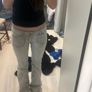 Jeans - Från nelly. Defekter sista bilderna. Köpt för 600. Säljer för 300kr