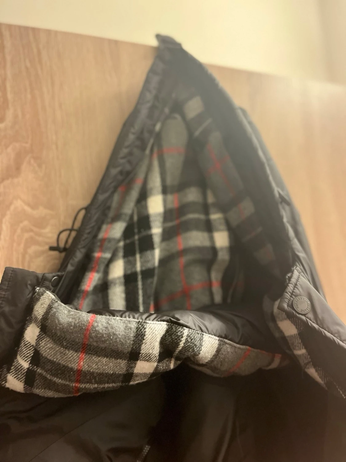 Svart Burberry pufferjacka med rutig krage - 5