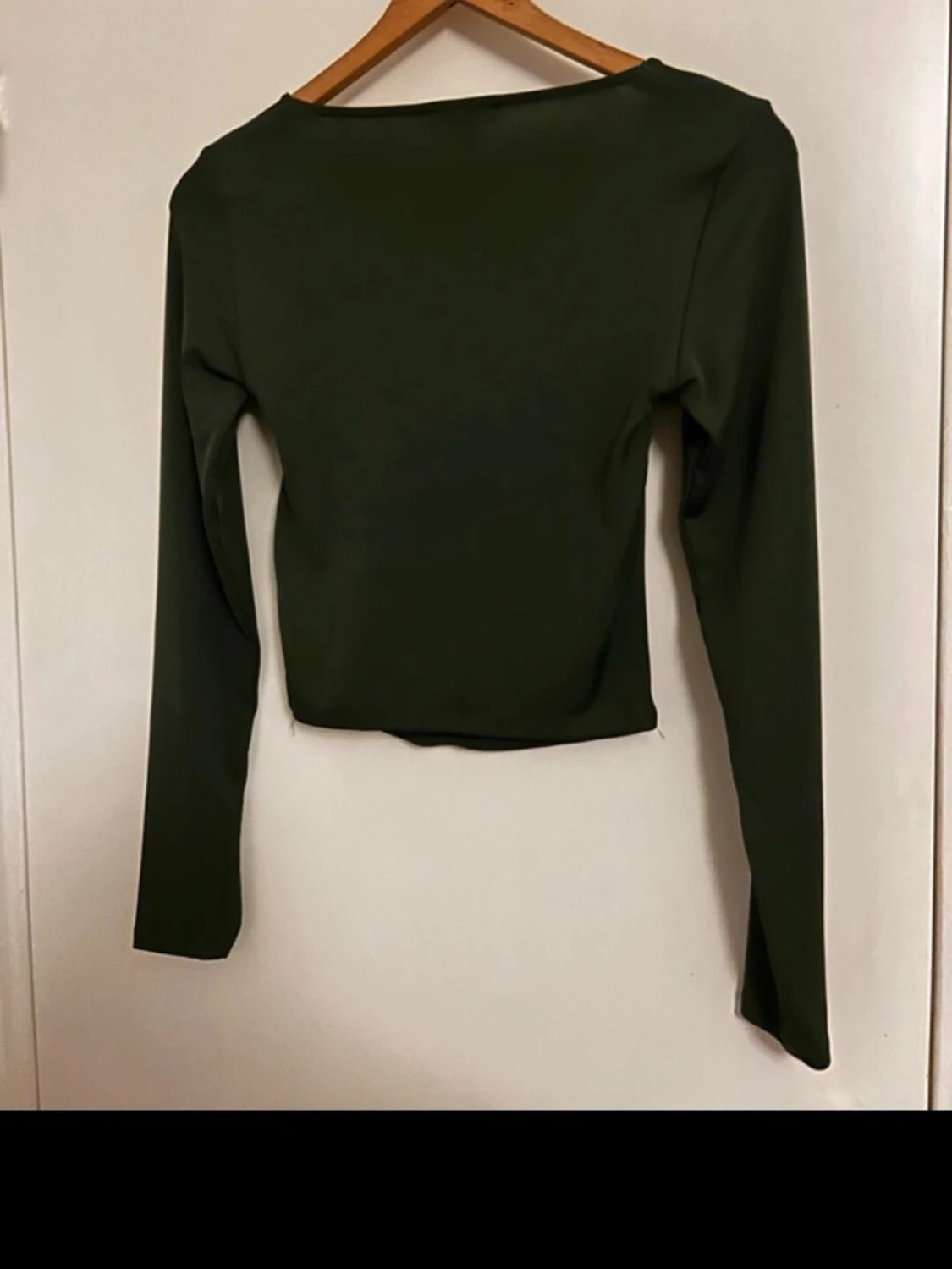 Mörkgrön croppad topp från Amisu - 3