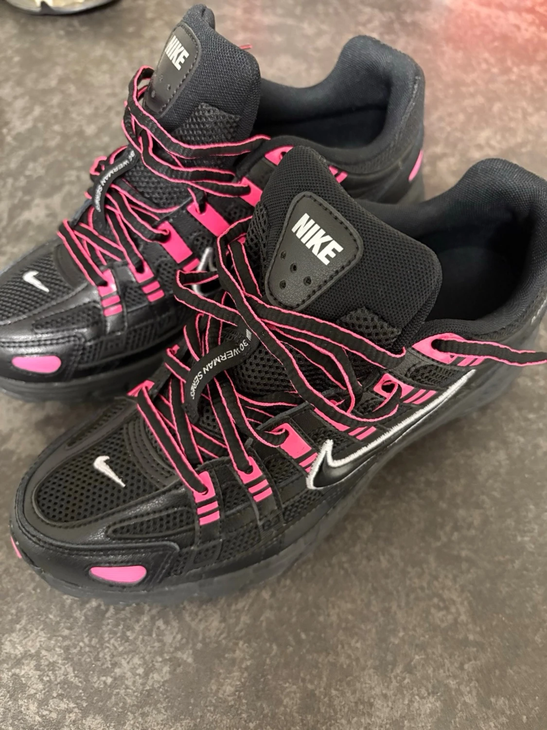 Nike P-6000 svart och rosa sneakers - 1