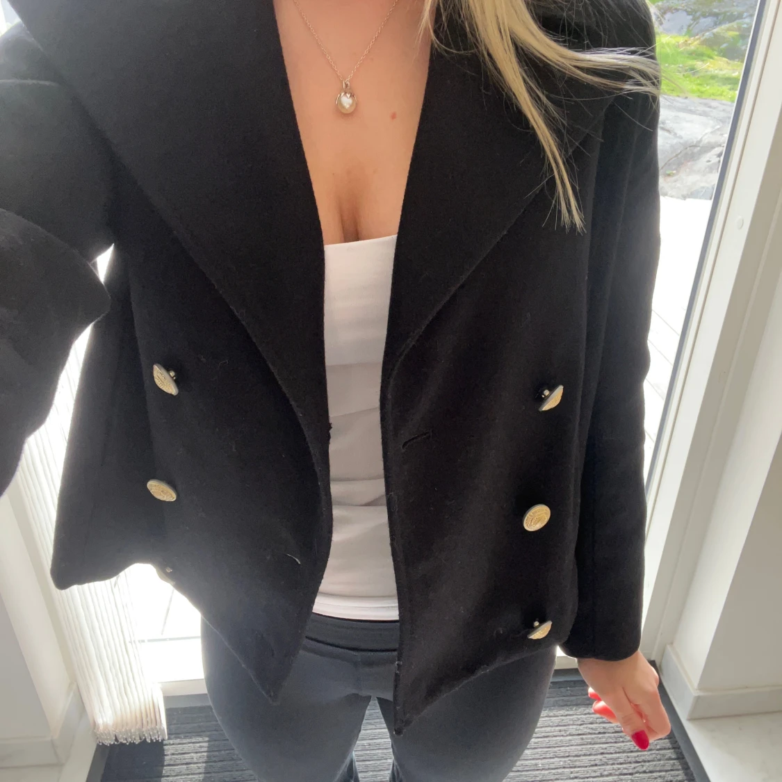 Svart kapp från Zadig Voltaire med guldknappar💞💞💞