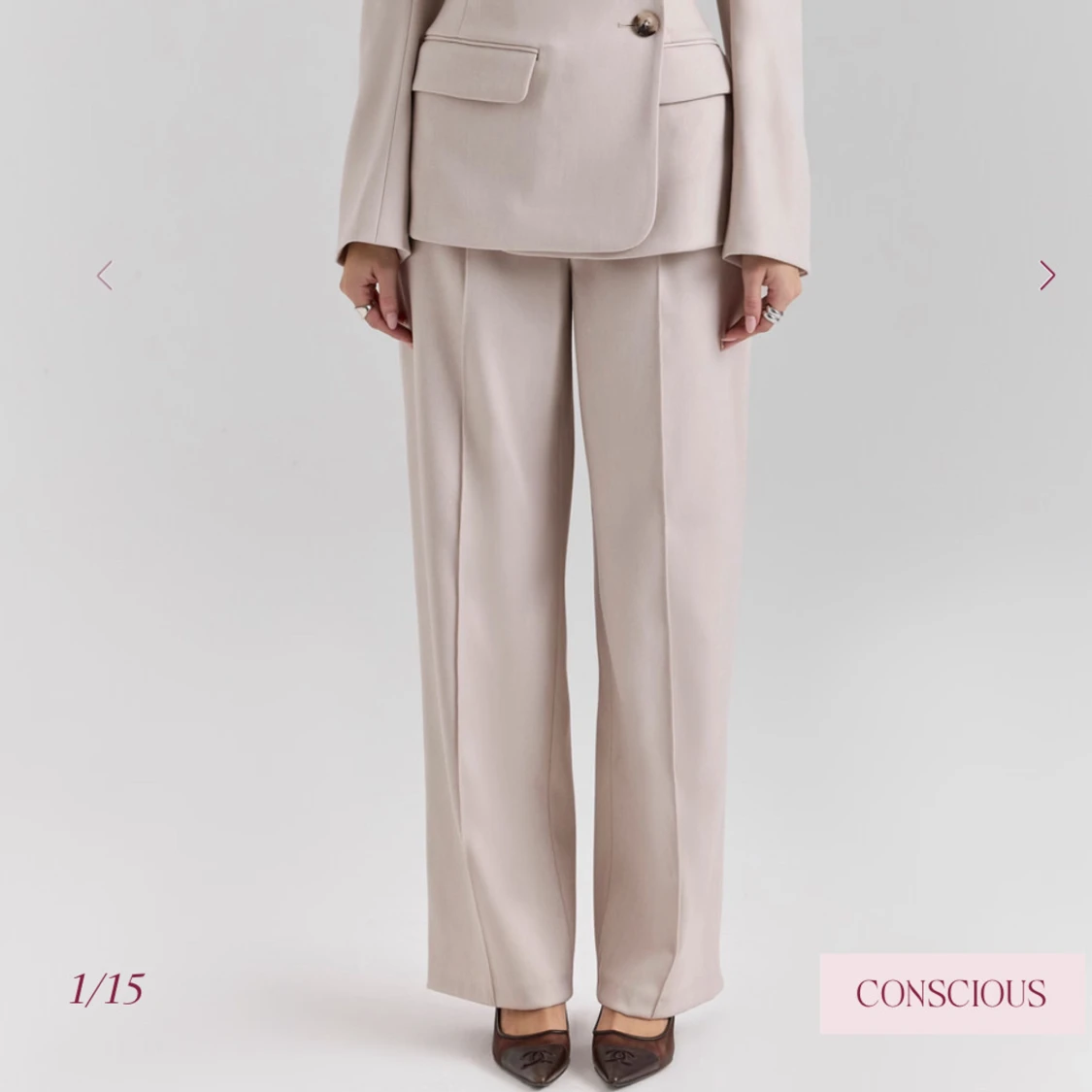 Beige kostymbyxor med raka ben