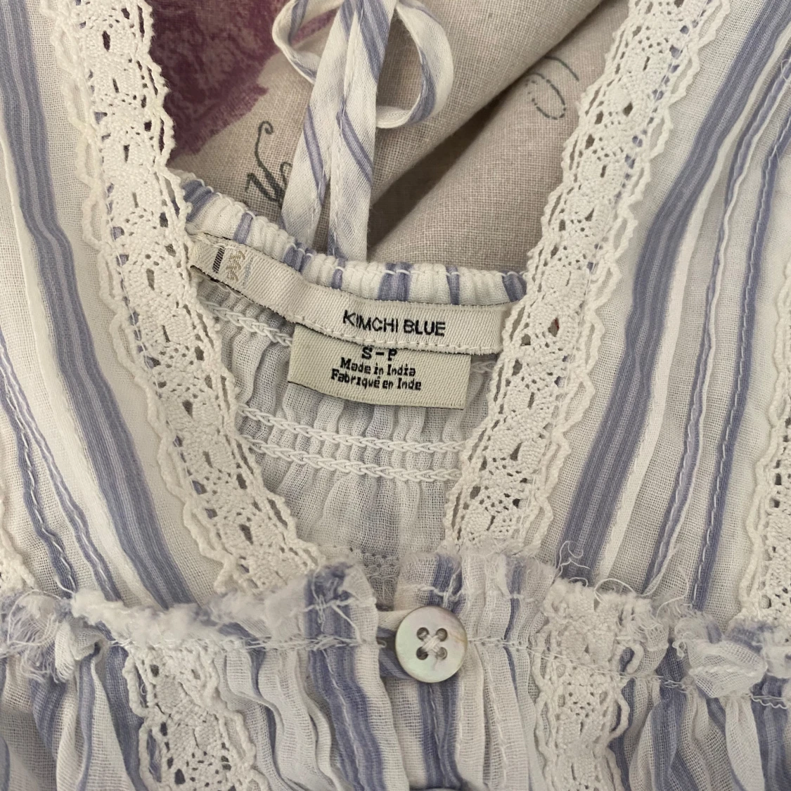 Randig blus från Kimchi Blue S - 3