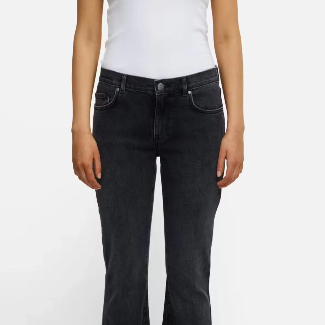 Svarta bootcut jeans från Bik Bok - 1