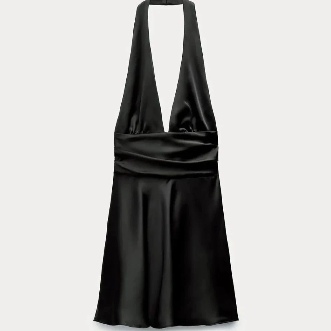 Svart halterneck klänning i satin - 1