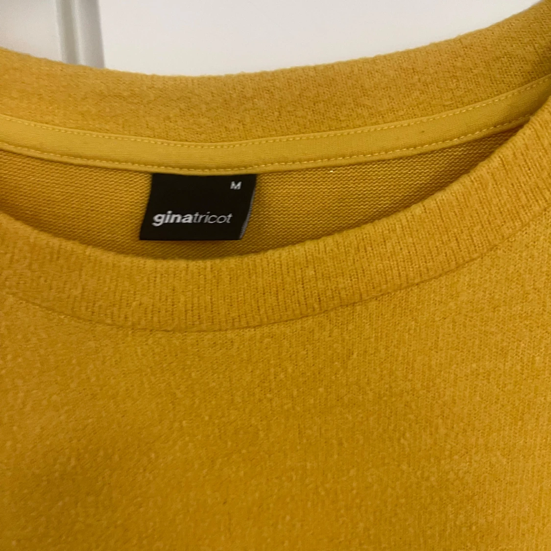 Gul långärmad tröja från Monki - 4