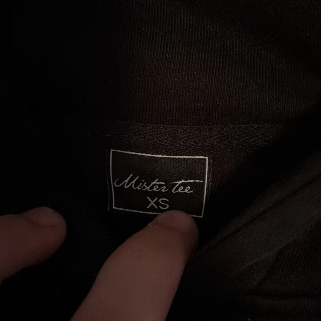 Svart hoodie från Mister Tee XS - 2