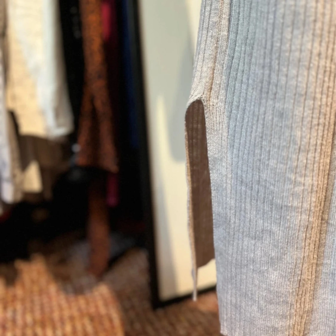 Grå ribbad långklänning  - 2