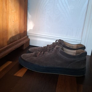 C.Q.P Skor - Säljer dessa feta skor från märket C.Q.P! Dessa är i otroligt bra skick. Nypris runt 3000 KR. Portugisiskt läder och militärgrön mocha. 