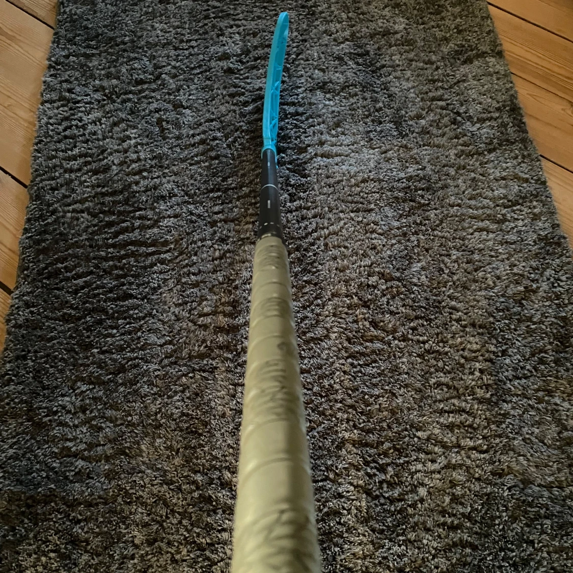 Två innebandyklubbor - 3